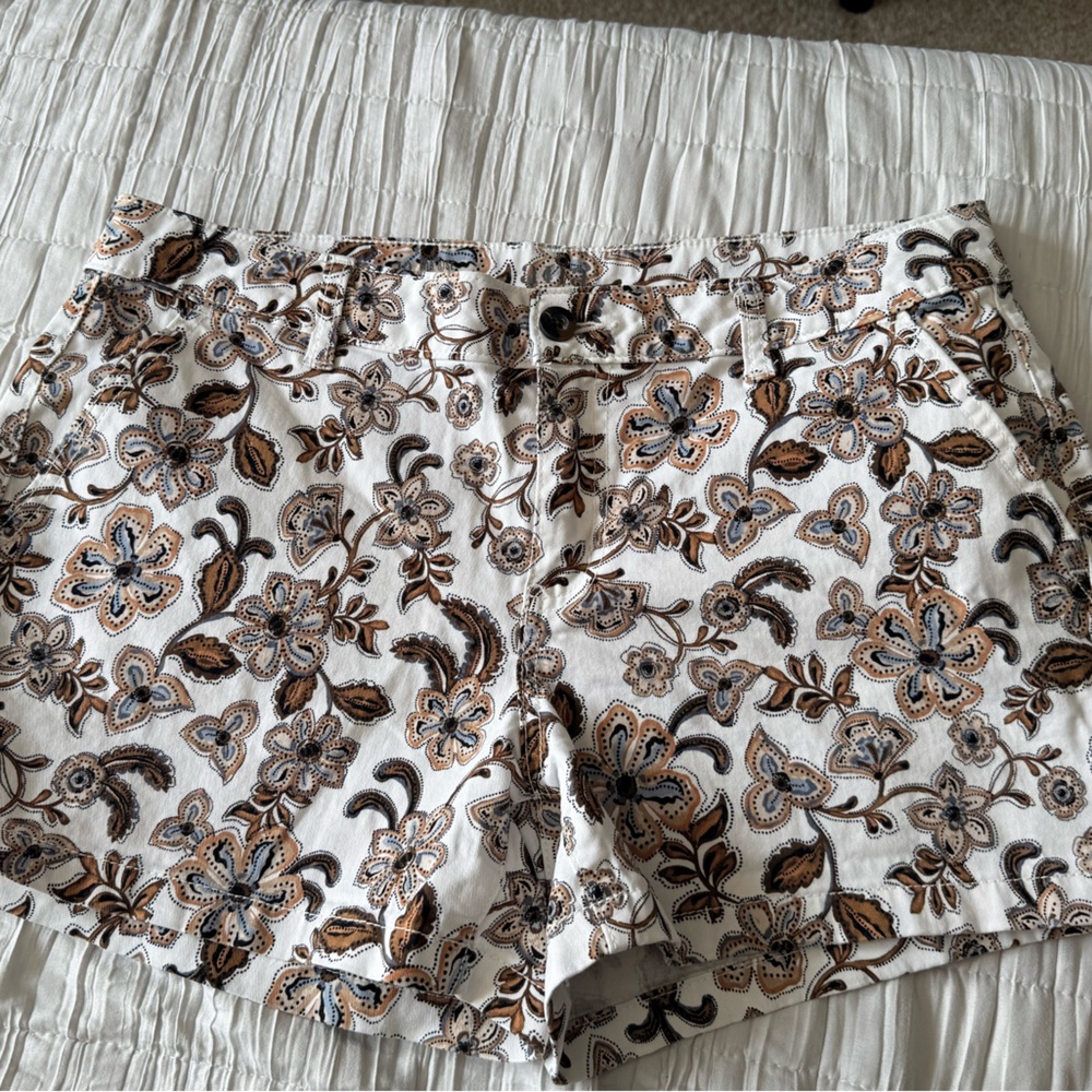 a.n.a Floral Patterned Women's Shorts - White and Brown